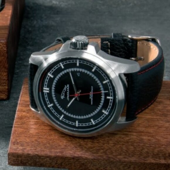 NIB - Jaguar Men's Classic Watch – Leather Strap, Red Trim (JEWM309BKA) - Picture 13 of 13